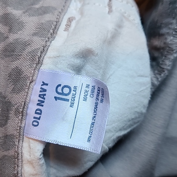 Old Navy lavender cheetah capris - Picture 3 of 4